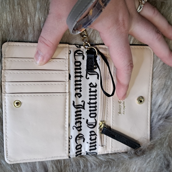 Juicy Couture Y2k Coin Purse Keychain Wallet Vegan Faux Leather Trendy Chic - Picture 9 of 10